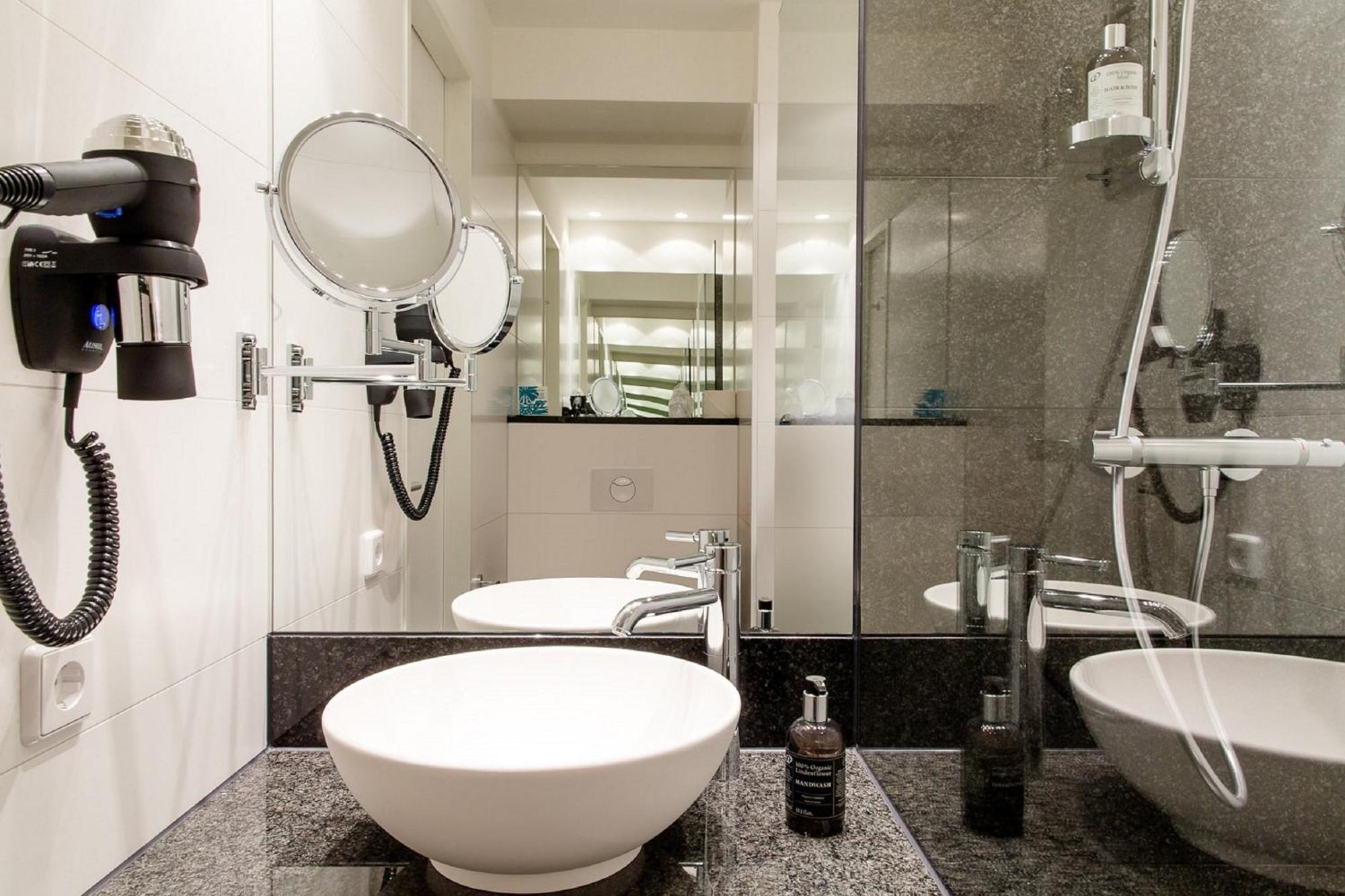 Motel One London-Tower Hill Екстер'єр фото