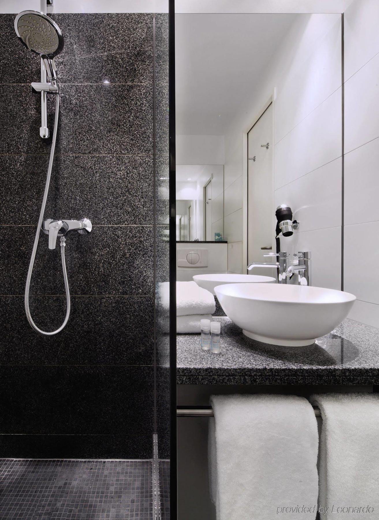 Motel One London-Tower Hill Екстер'єр фото